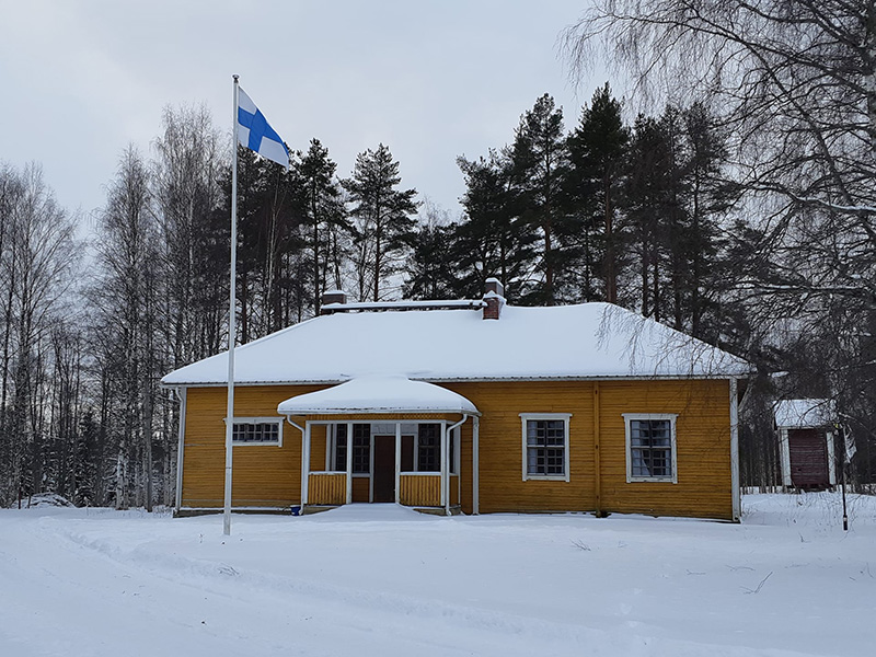 Jakokosken seuratalo talviasussa.